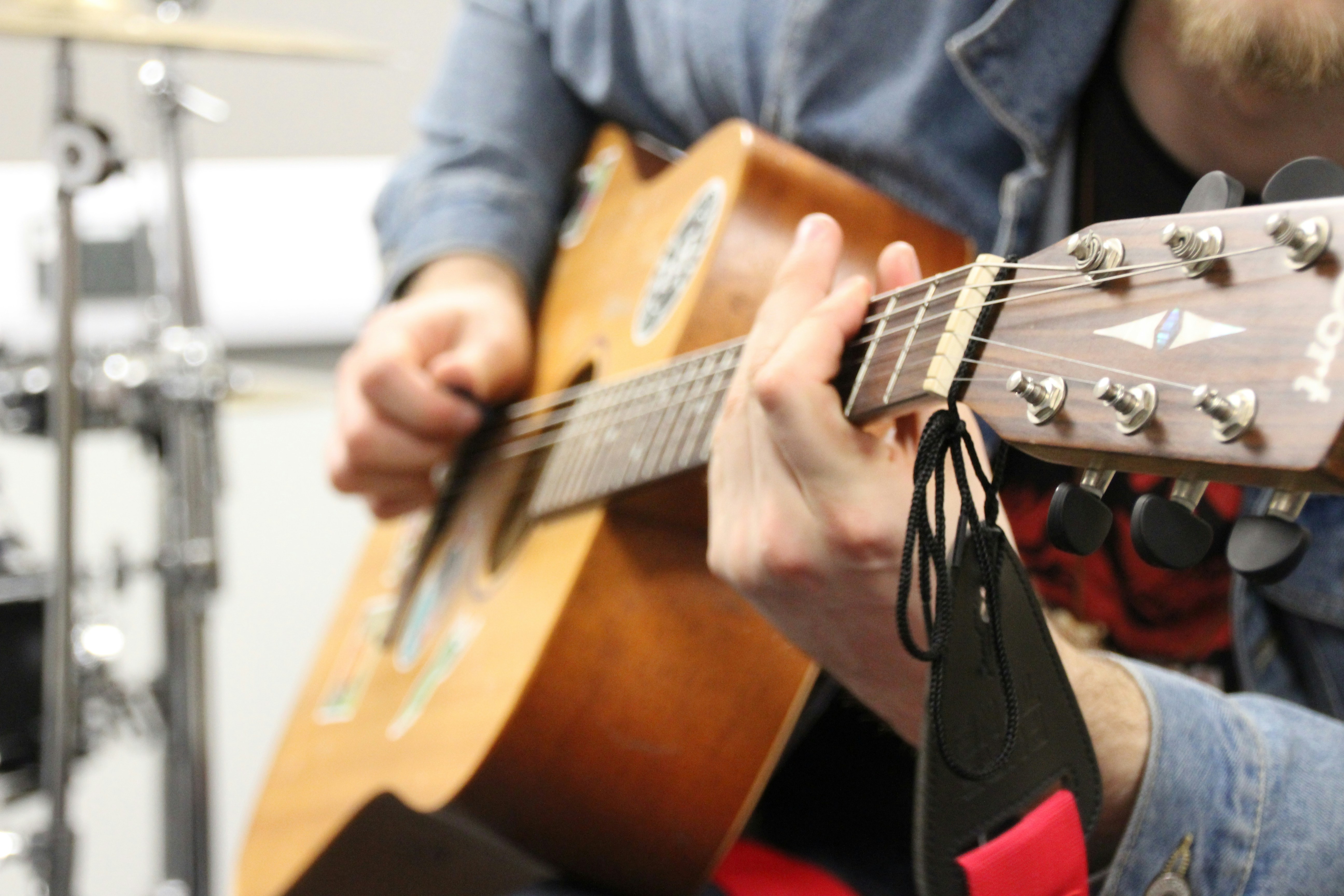 Pourquoi la curiosité musicale fait progresser les musiciens